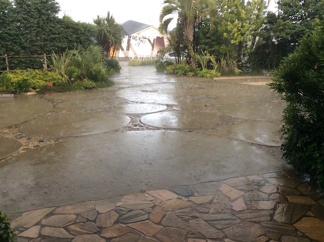 シトシト.ジメジメ..