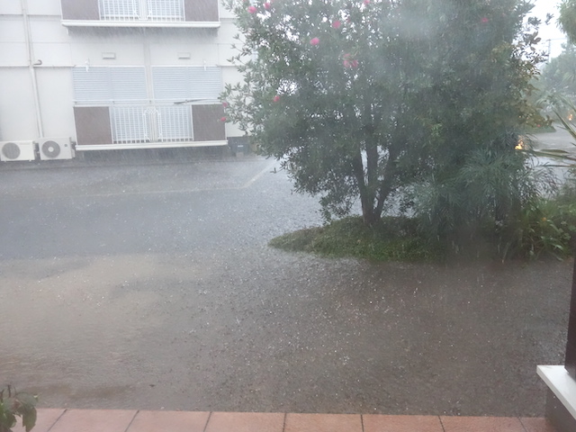 雷こわいの…